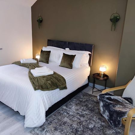 Comfortable 3 Bedrooms Leeds Beach House - Ideal For Family And Contractors - Free Parking For 2 Cars Eksteriør bilde