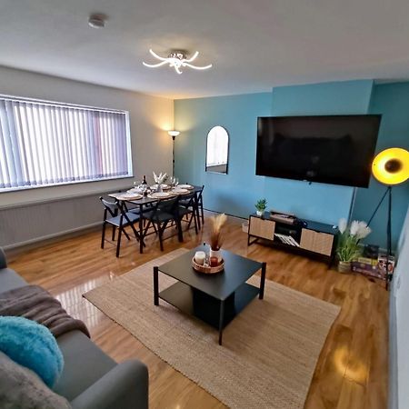 Comfortable 3 Bedrooms Leeds Beach House - Ideal For Family And Contractors - Free Parking For 2 Cars Eksteriør bilde