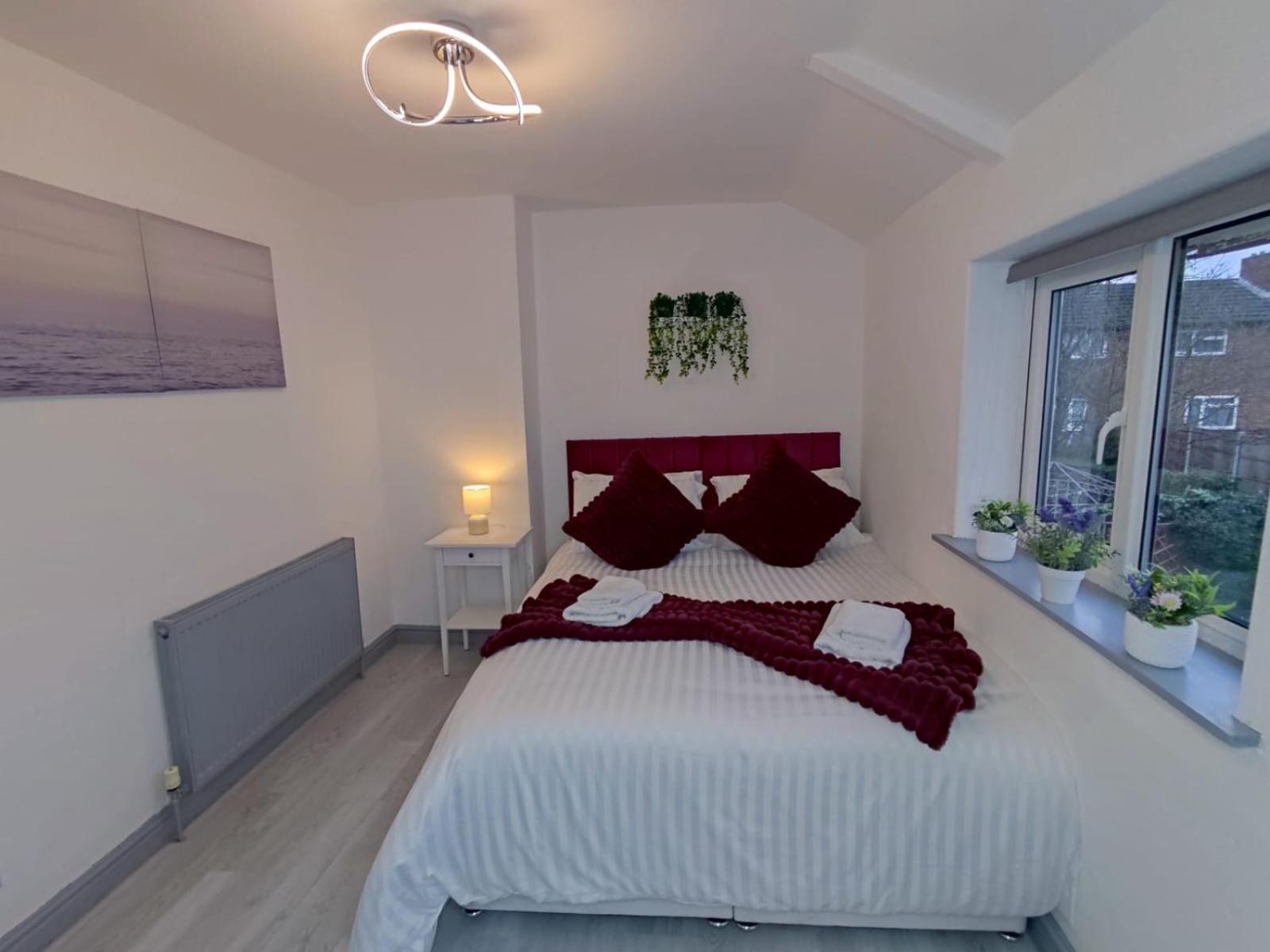 Comfortable 3 Bedrooms Leeds Beach House - Ideal For Family And Contractors - Free Parking For 2 Cars Eksteriør bilde