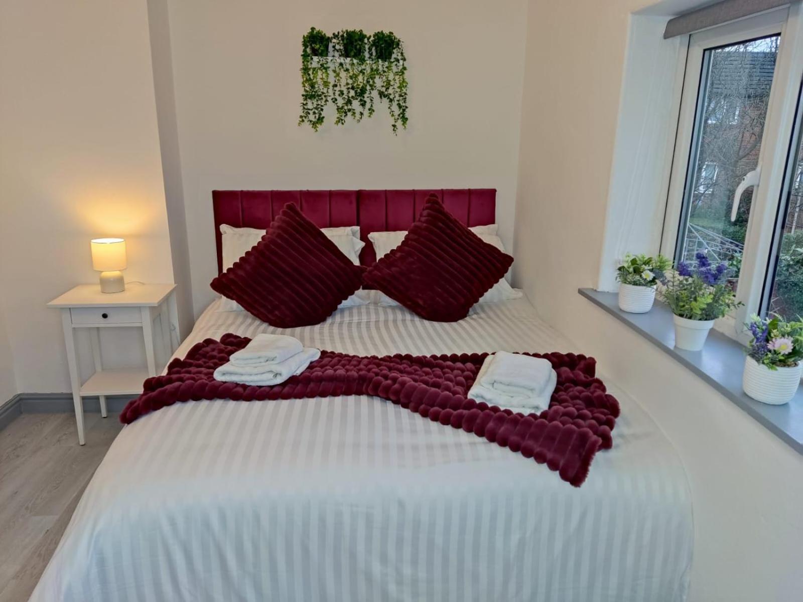 Comfortable 3 Bedrooms Leeds Beach House - Ideal For Family And Contractors - Free Parking For 2 Cars Eksteriør bilde