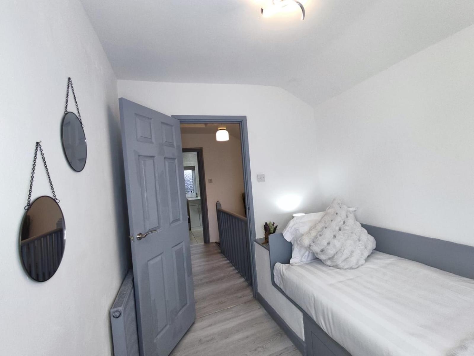 Comfortable 3 Bedrooms Leeds Beach House - Ideal For Family And Contractors - Free Parking For 2 Cars Eksteriør bilde