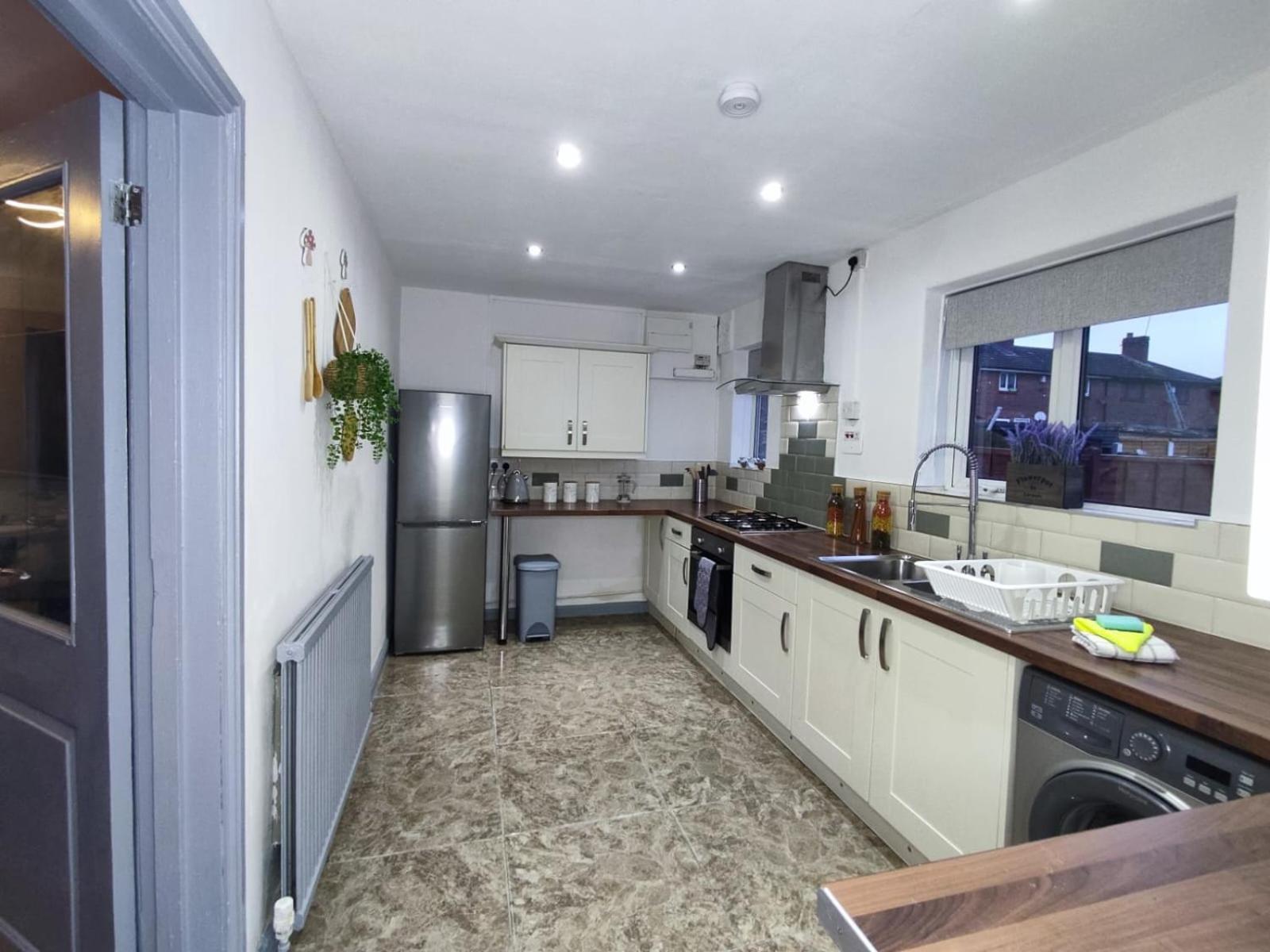 Comfortable 3 Bedrooms Leeds Beach House - Ideal For Family And Contractors - Free Parking For 2 Cars Eksteriør bilde