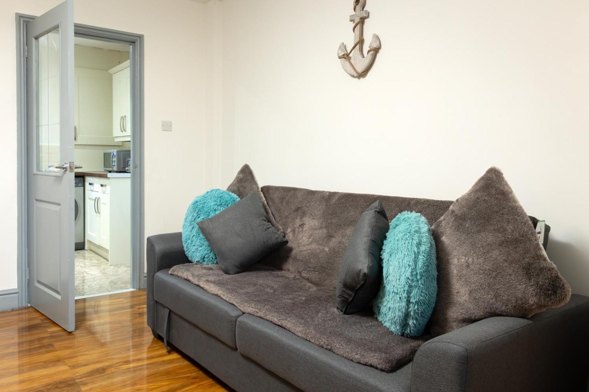 Comfortable 3 Bedrooms Leeds Beach House - Ideal For Family And Contractors - Free Parking For 2 Cars Eksteriør bilde
