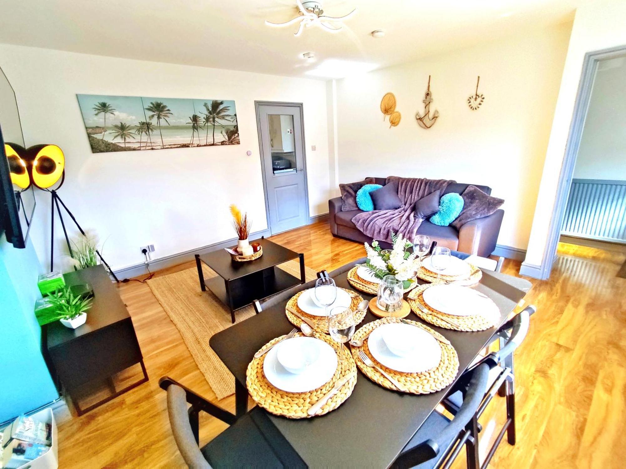 Comfortable 3 Bedrooms Leeds Beach House - Ideal For Family And Contractors - Free Parking For 2 Cars Eksteriør bilde
