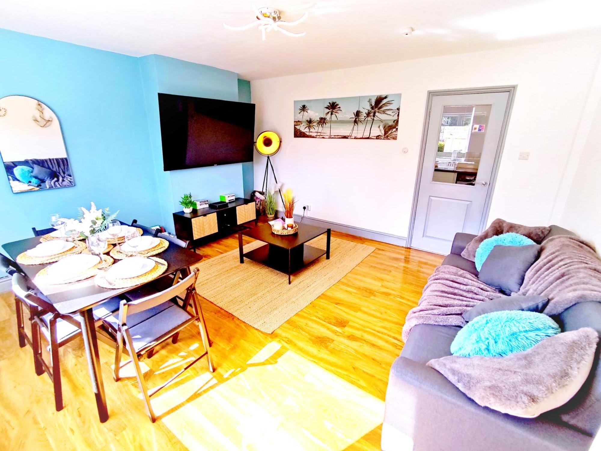 Comfortable 3 Bedrooms Leeds Beach House - Ideal For Family And Contractors - Free Parking For 2 Cars Eksteriør bilde
