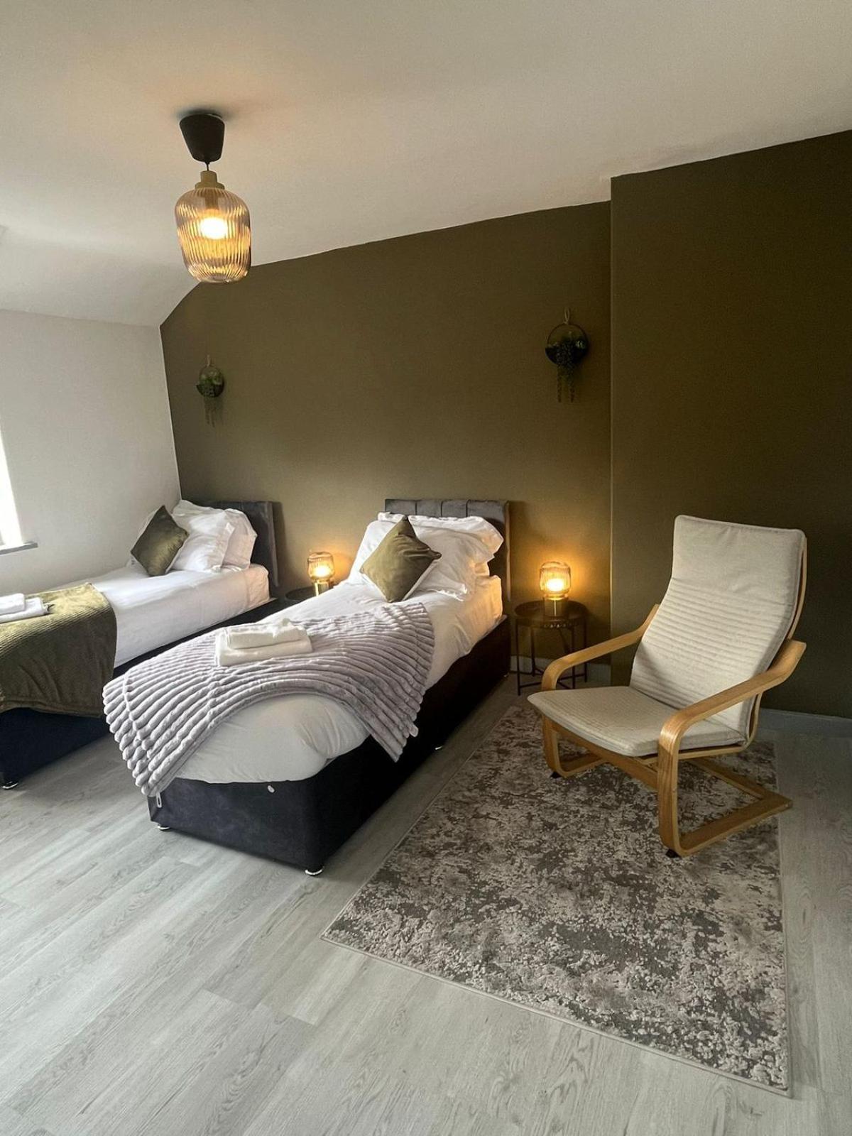 Comfortable 3 Bedrooms Leeds Beach House - Ideal For Family And Contractors - Free Parking For 2 Cars Eksteriør bilde