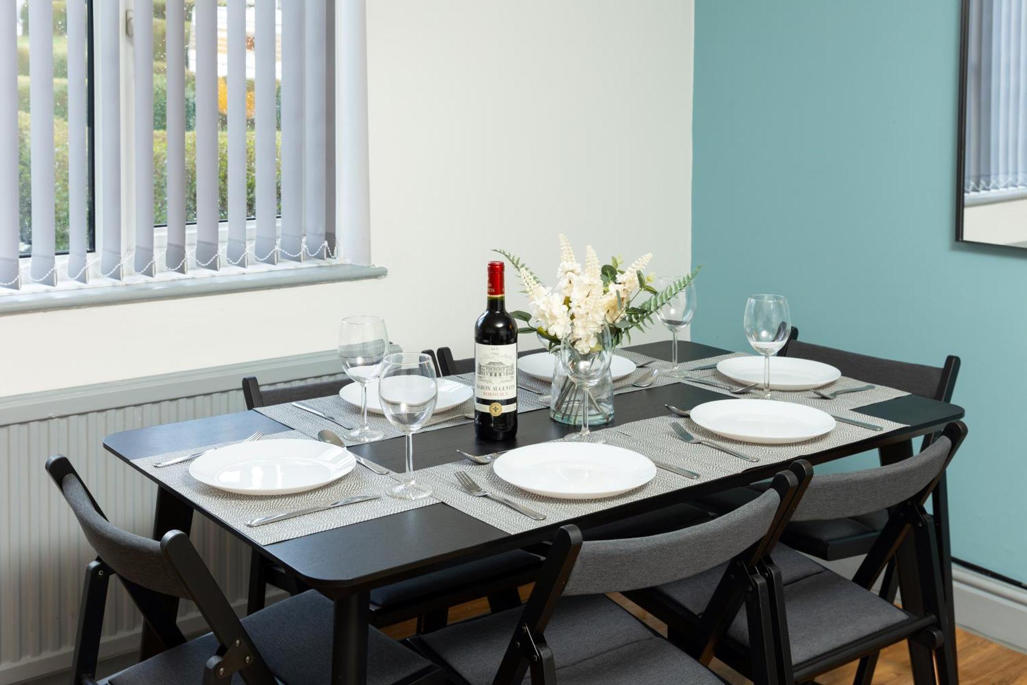 Comfortable 3 Bedrooms Leeds Beach House - Ideal For Family And Contractors - Free Parking For 2 Cars Eksteriør bilde