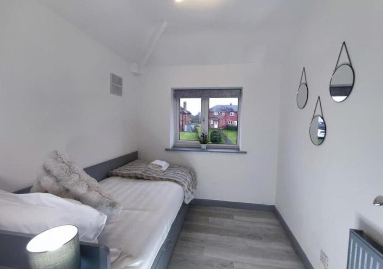 Comfortable 3 Bedrooms Leeds Beach House - Ideal For Family And Contractors - Free Parking For 2 Cars Eksteriør bilde