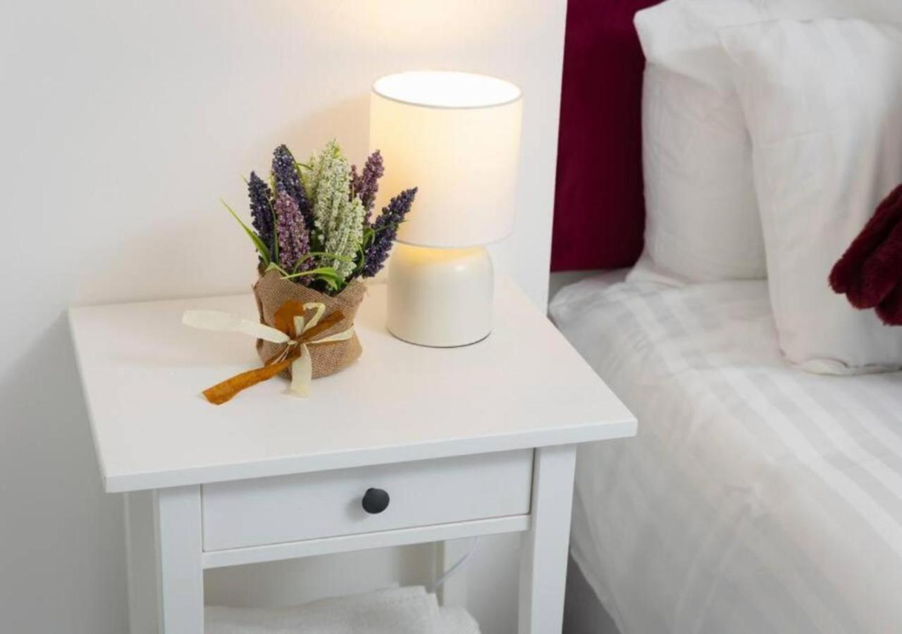 Comfortable 3 Bedrooms Leeds Beach House - Ideal For Family And Contractors - Free Parking For 2 Cars Eksteriør bilde