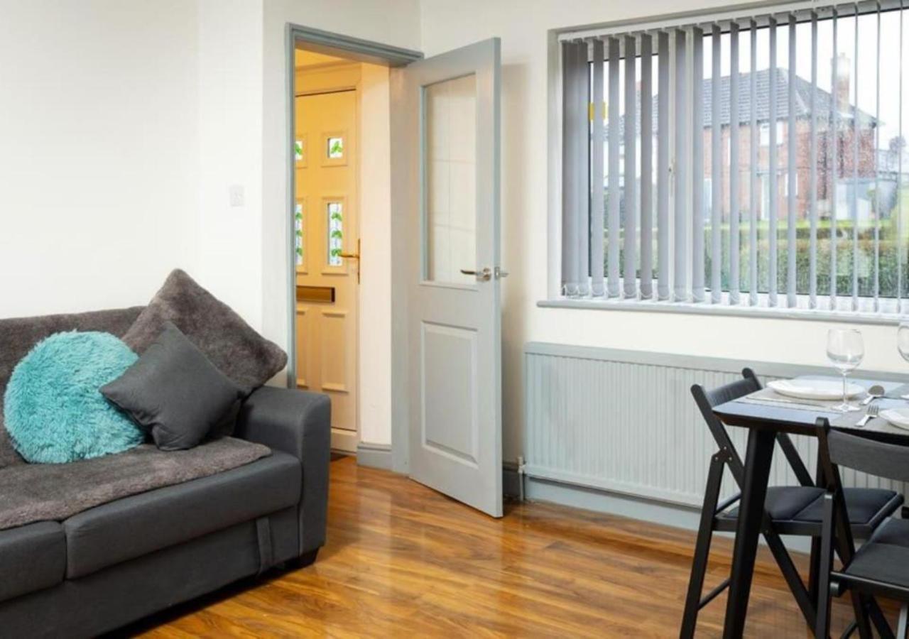 Comfortable 3 Bedrooms Leeds Beach House - Ideal For Family And Contractors - Free Parking For 2 Cars Eksteriør bilde